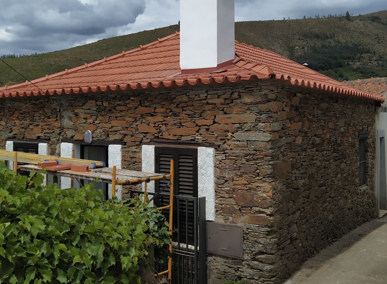 English-speaking roofers in Central Portugal